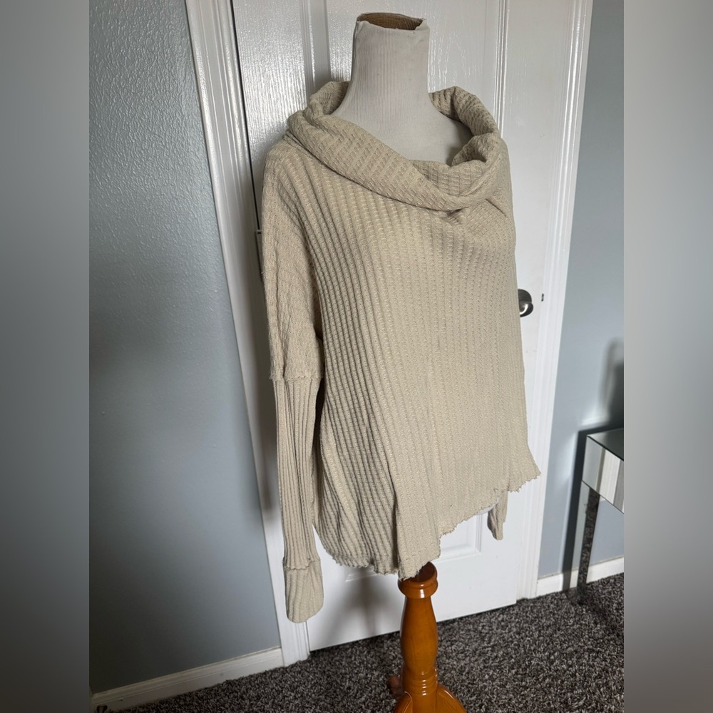 Free People Juicy Longsleeve in Stonecold size small Cream Cowl Neck Sweater